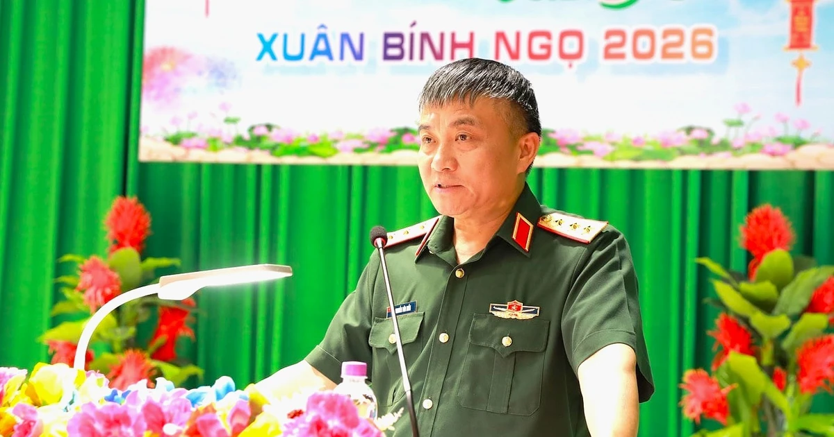 Gallery - Thứ trưởng Bộ Quốc phòng kiểm tra, chúc Tết Trung đoàn 915 và 920 | Báo Tri thức và Cuộc sống - TIN TỨC PHỔ BIẾN KIẾN THỨC 24H