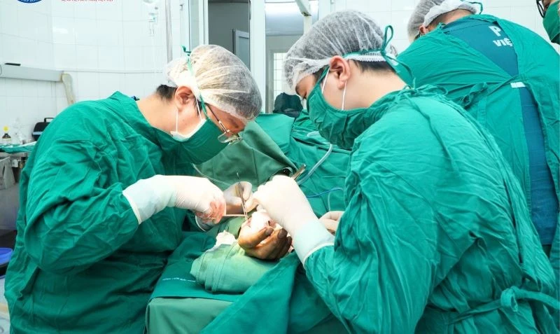 View - Nối thành công ngón tay đứt rời cho chiến sĩ công an | Báo Tri thức và Cuộc sống - TIN TỨC PHỔ BIẾN KIẾN THỨC 24H