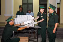 Bắt vụ vận chuyển gần 1 ngàn bao thuốc lá ngoại nhập lậu