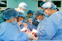 Bệnh nhi 2 tuổi được ghép gan thành công tại Huế