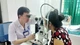 Suýt hỏng mắt vì gội đầu bằng hạt na ngâm rượu
