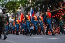 Hùng tráng cảnh các khối quân đội nước ngoài diễu hành trên đường phố Hà Nội