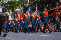 Hùng tráng cảnh các khối quân đội nước ngoài diễu hành trên đường phố Hà Nội