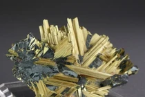 Soi cận khoáng vật bí ẩn, sở hữu cấu trúc tinh thể cực lạ