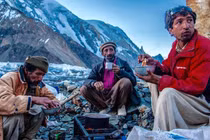 Tộc người leo núi phi thường, lên đỉnh Everest như đi chợ 