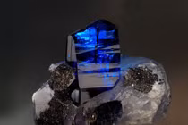 Loại đá quý hiếm, đẹp nhất thế giới chứa điều kỳ bí khó tin