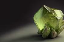 Khoáng vật xanh lục tuyệt đẹp có cực nhiều dưới lớp phủ Trái Đất 