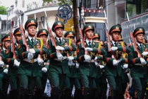 Đường phố Hà Nội rạo rực cùng bước chân của các đoàn diễu binh, diễu hành