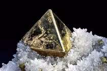 Kim loại có tên 'vàng ngu' khiến vô số người bị lừa 