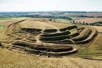 Tận mục pháo đài đất gần 3.000 năm, lớn nhất châu Âu