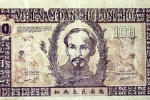 Hé lộ chân dung họa sĩ phía sau tờ 'Giấy bạc Cụ Hồ'