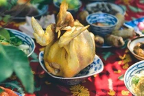 Nếm thử món cúng: Truyền thống hay kiêng kỵ trong đời sống hiện đại?