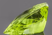 Loại đá quý xanh lục khiến nhân loại mê mẩn suốt hàng nghìn năm 