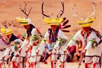 Tộc người Bắc Mỹ sống trong nhà đất độc đáo nhất thế giới 