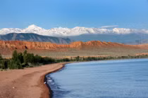 Chiêm ngưỡng hồ nước nổi tiếng nhất Trung Á, dưới đáy đầy di tích cổ đại 