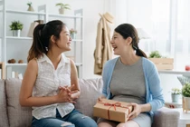 Đến chơi nhà người khác, người EQ thấp hay vô tình phạm 4 lỗi này