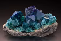 Khoáng vật phát sáng rực rỡ khiến người cuồng phong thủy săn lùng