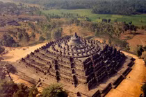 Điều khó tin về ngôi đền Phật giáo lớn nhất thế giới 