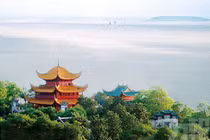 Khung cảnh tuyệt sắc của hồ nước huyền thoại lớn thứ hai Trung Quốc