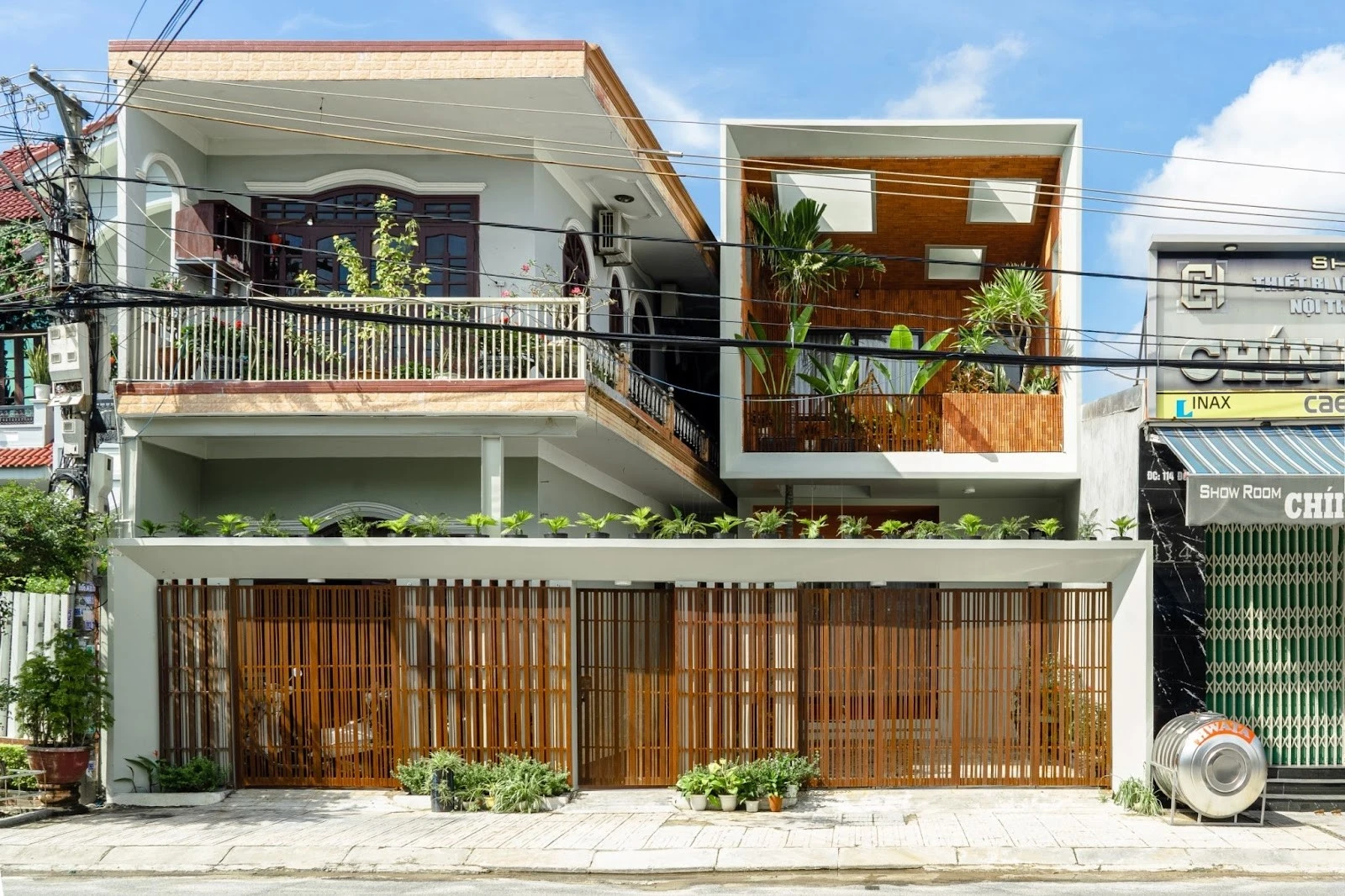 Nhà ống lạ mắt với khoảng sân “đóng khung” cả vùng trời