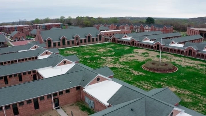 Chi 1.600 tỷ biến nhà tù cũ thành chung cư sang chảnh