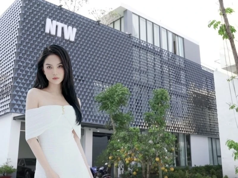 Cận cảnh biệt thự 800m2 dùng pin năng lượng mặt trời của Ngọc Trinh