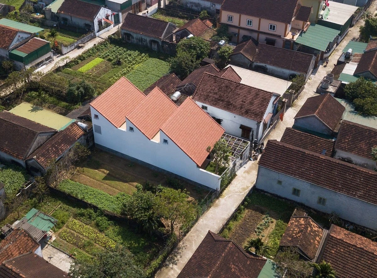 Ấn tượng nhà ngói đỏ nhấp nhô tại Nghệ An 