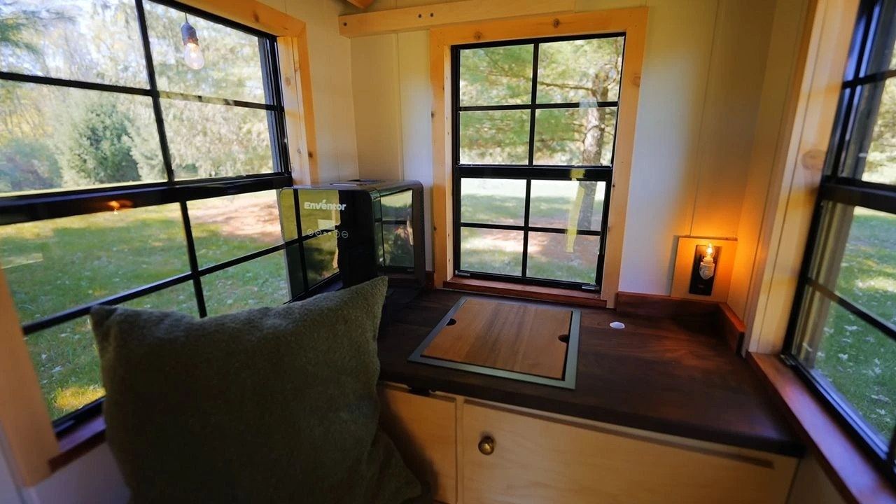 Bên trong căn nhà chưa đầy 2m2, giá hơn 130 triệu đồng