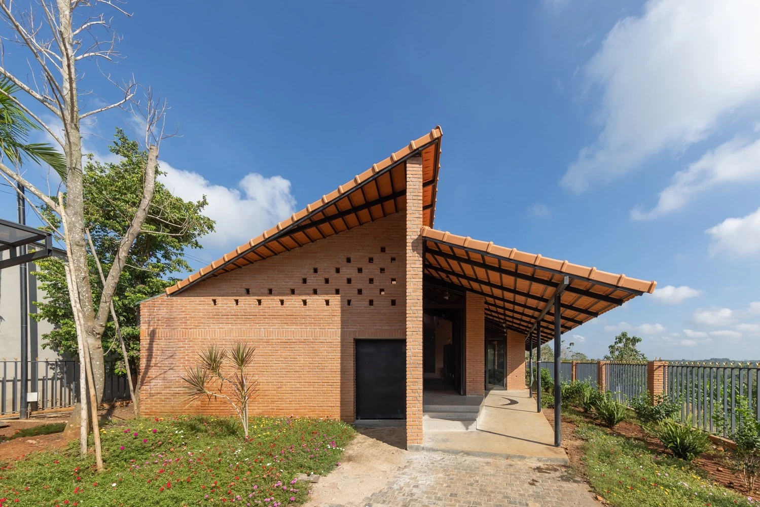 Nhà gạch mộc như chốn nghỉ dưỡng giữa làng quê Đồng Nai