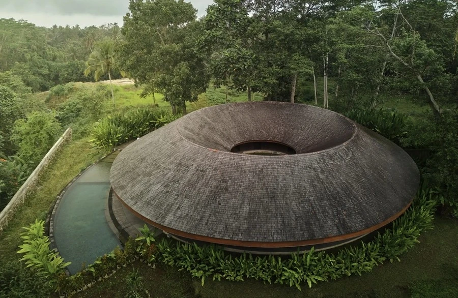 Chiêm ngưỡng biệt thự tròn độc đáo giữa rừng nhiệt đới 