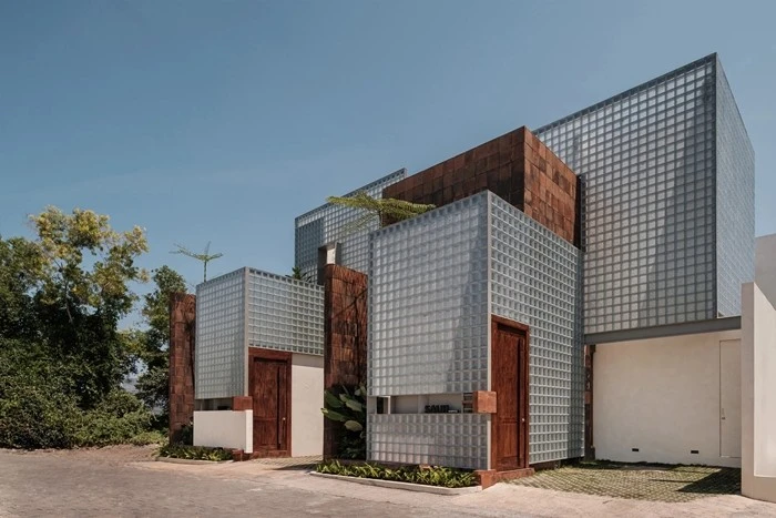 Khám phá biệt thự độc đáo với mặt tiền gạch kính 