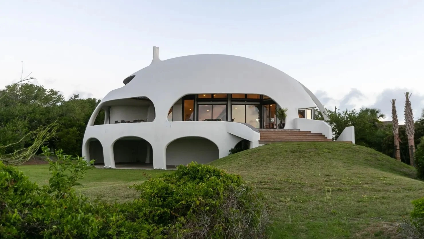 Bên trong biệt thự 5 triệu USD có khả năng chống bão