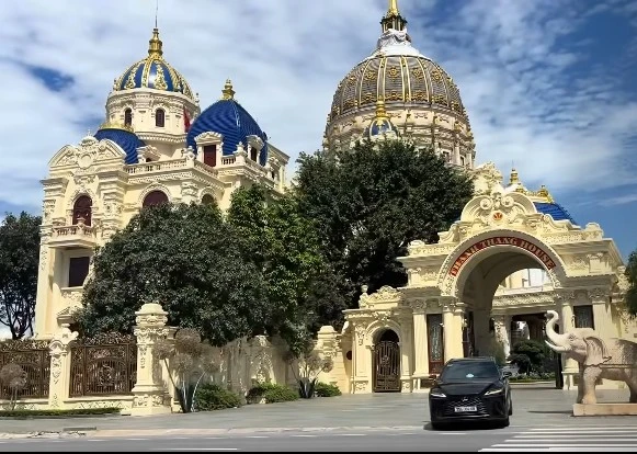 Lâu đài lớn nhất Đông Nam Á của đại gia xi măng Ninh Bình