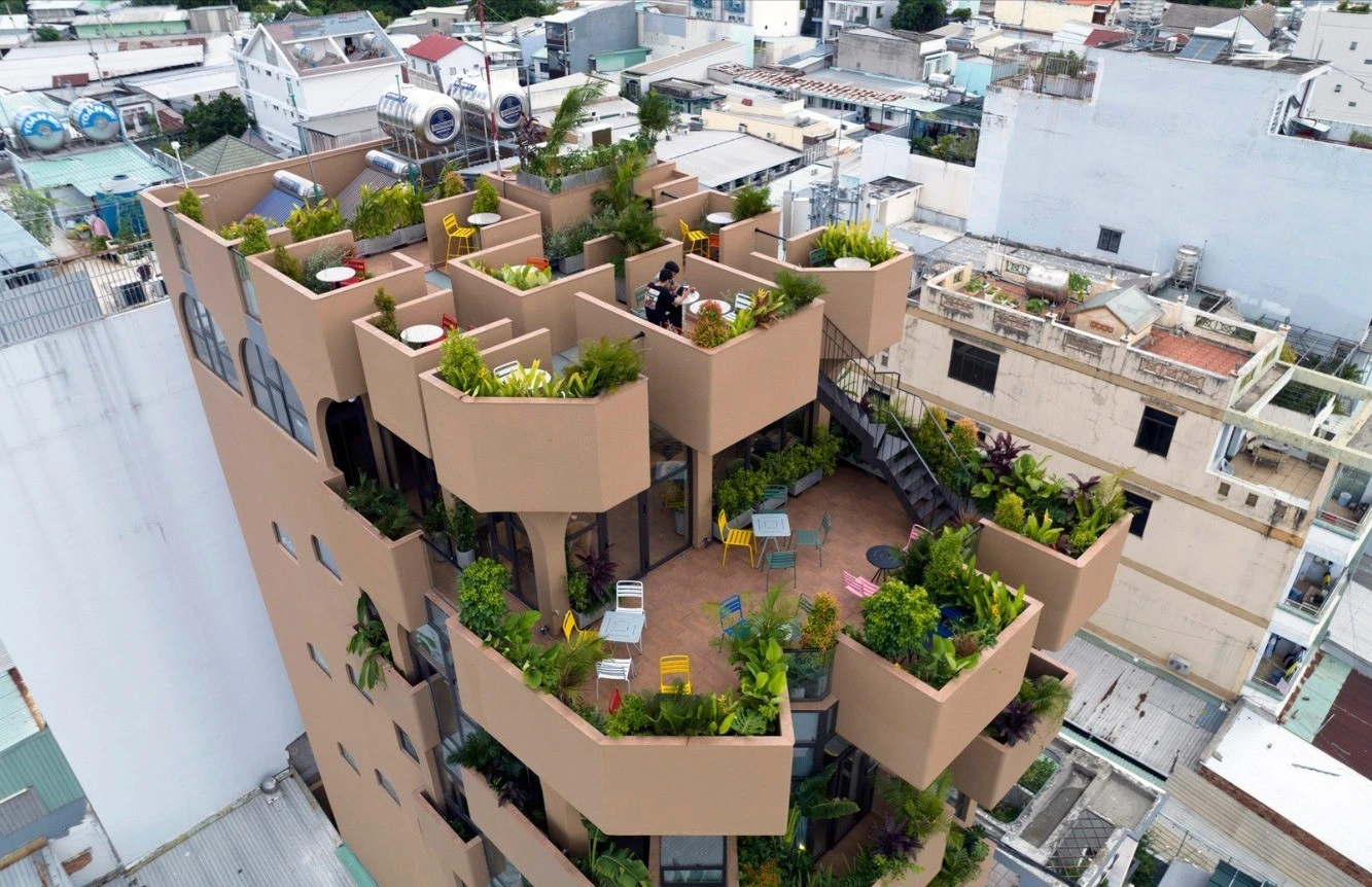 Báo Mỹ tấm tắc khen tòa nhà như "rừng nhiệt đới" giữa lòng Sài Gòn