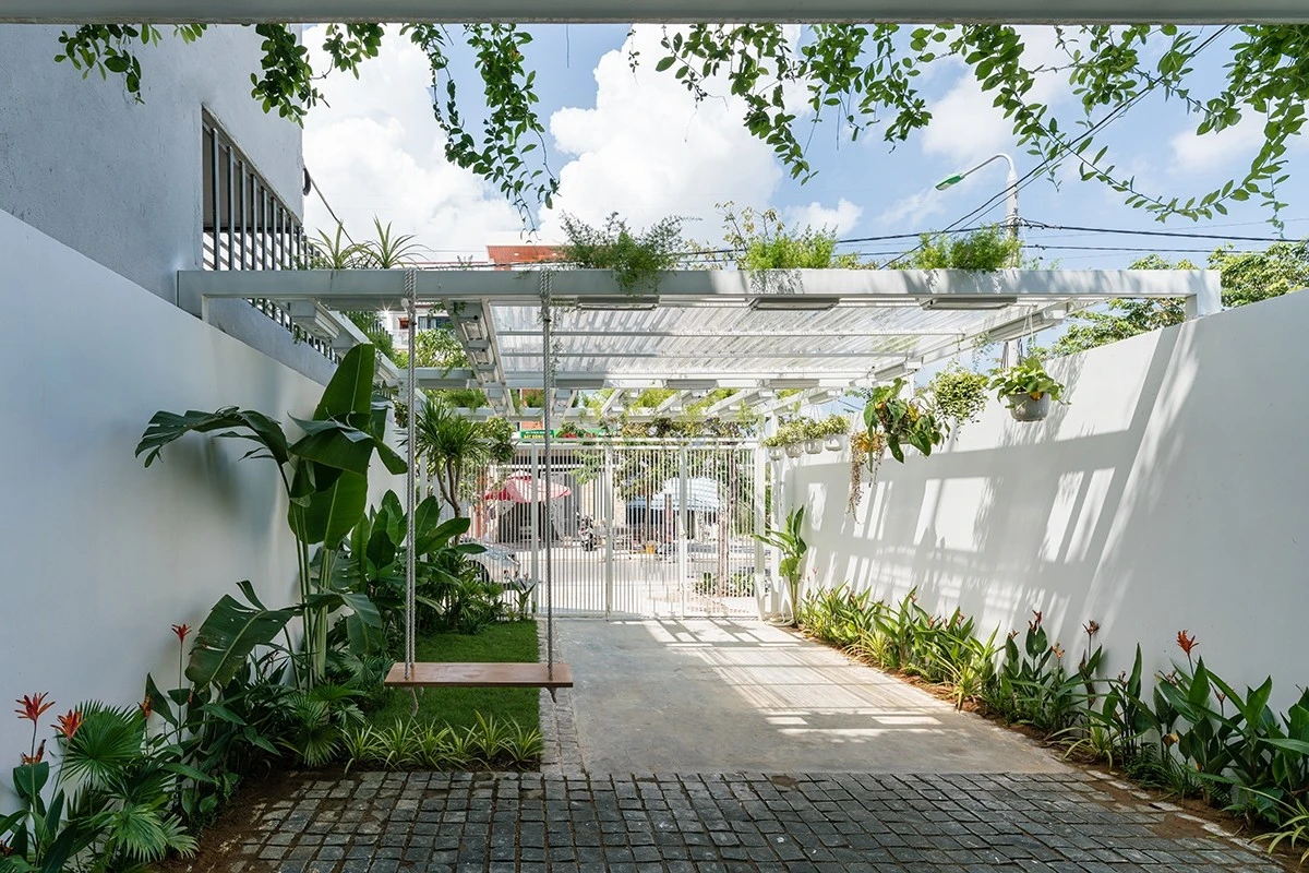 Nhà phố "đánh bay" nhược điểm thiếu sáng giữa lòng Đà Nẵng