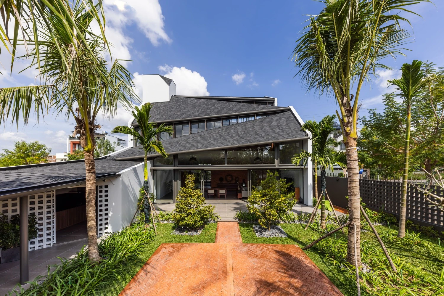  Ngôi nhà tựa túp lều độc đáo tại Nha Trang khiến quốc tế chú ý