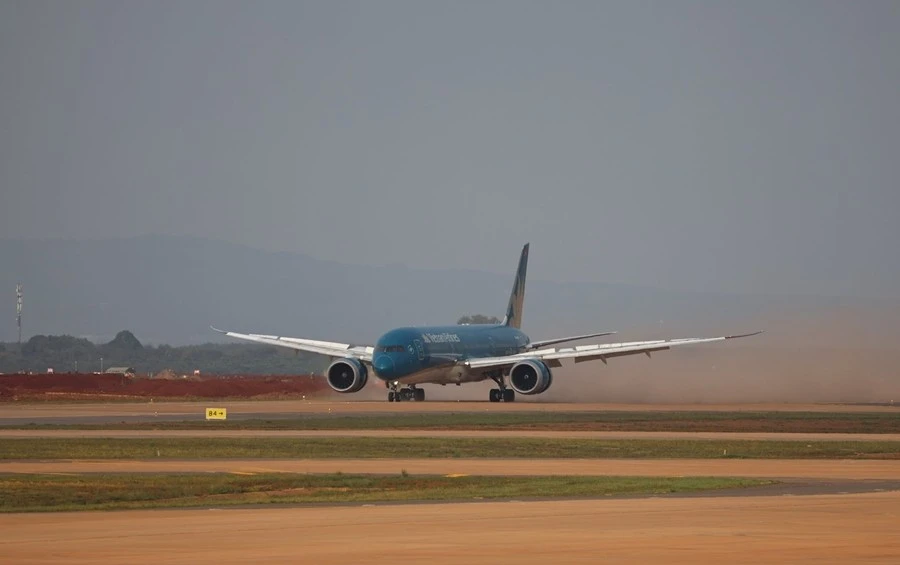 Bật mí chuyến bay đầu tiên hạ cánh an toàn xuống sân bay Long Thành