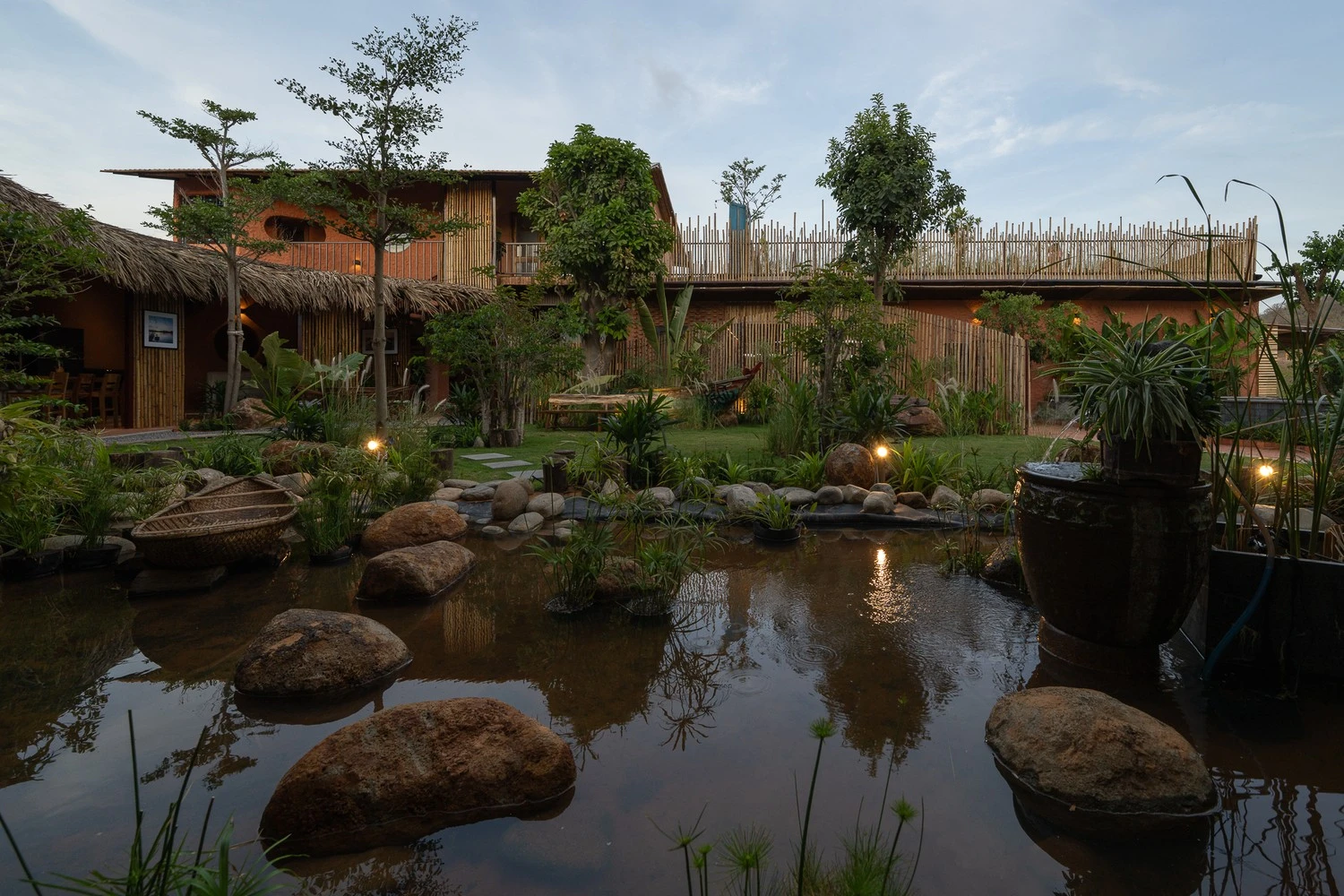 Không gian nghỉ dưỡng toàn đồ tái chế độc đáo ở Phan Thiết