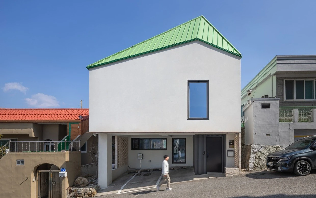 Cận cảnh ngôi nhà hình chiếc bút chì độc đáo