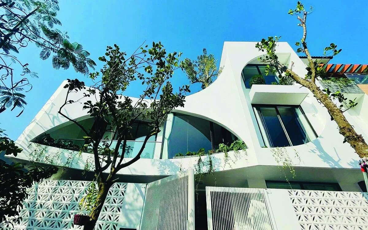 Ấn tượng nhà 3 tầng sở hữu những đường cong mềm mại 