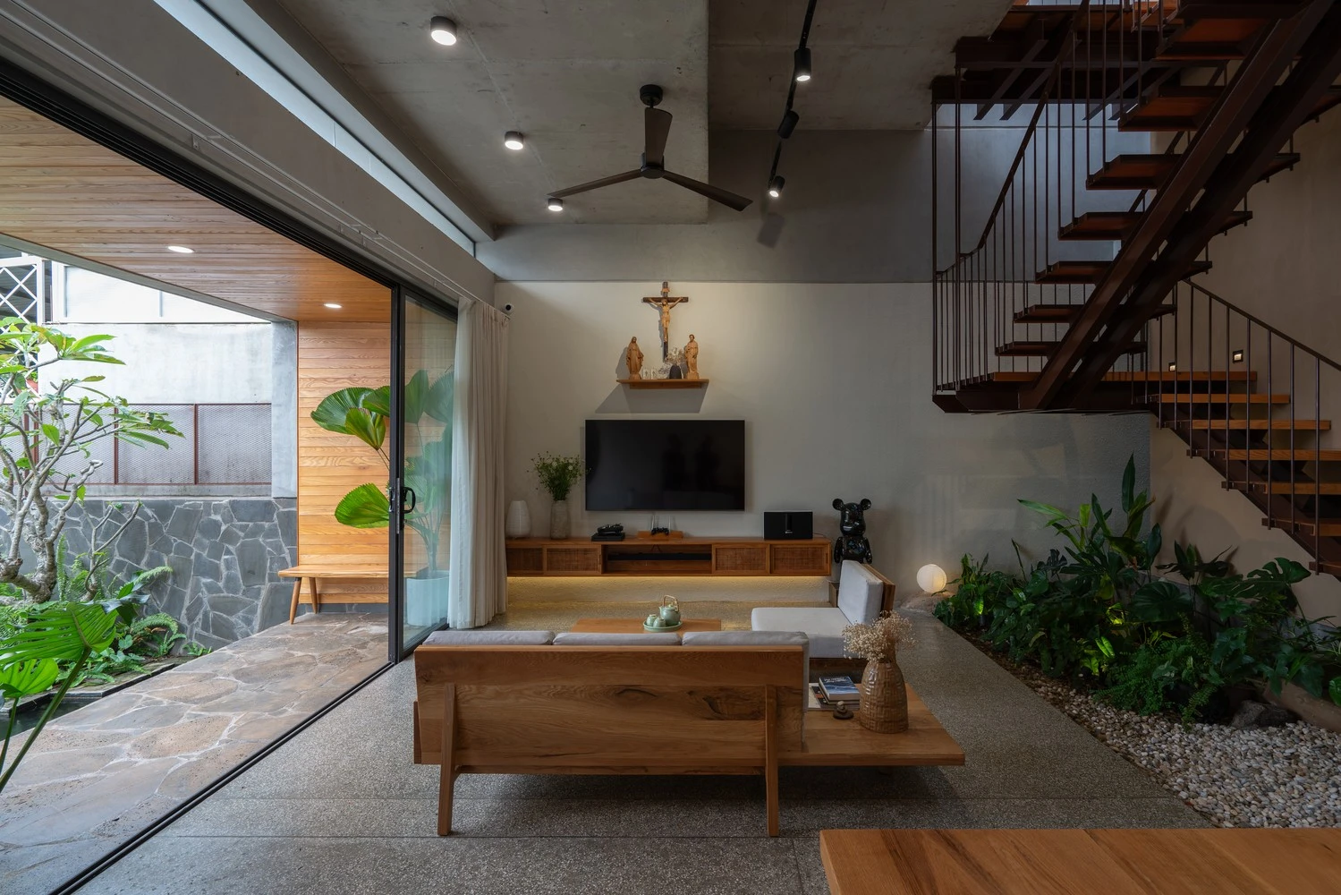 "Lạc lối" trước ngôi nhà ẩn mình giữa thung lũng mộng mơ 