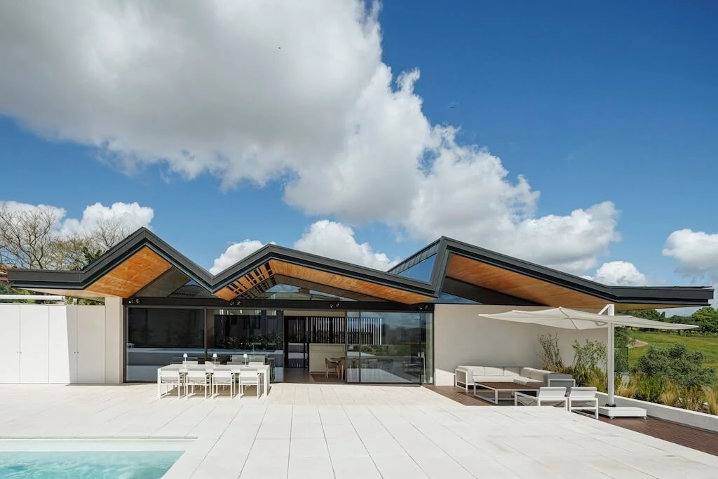 Độc đáo biệt thự 3 tầng với lối vào từ tầng trên