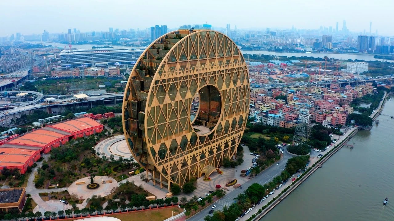 Tòa nhà “xấu thảm họa” rao bán gần 5.000 tỷ đồng vẫn "ế"