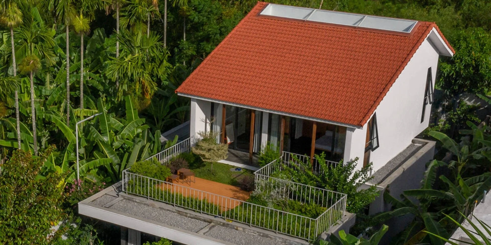 Ngôi nhà tái hiện ký ức bằng bê tông, gỗ và ánh sáng