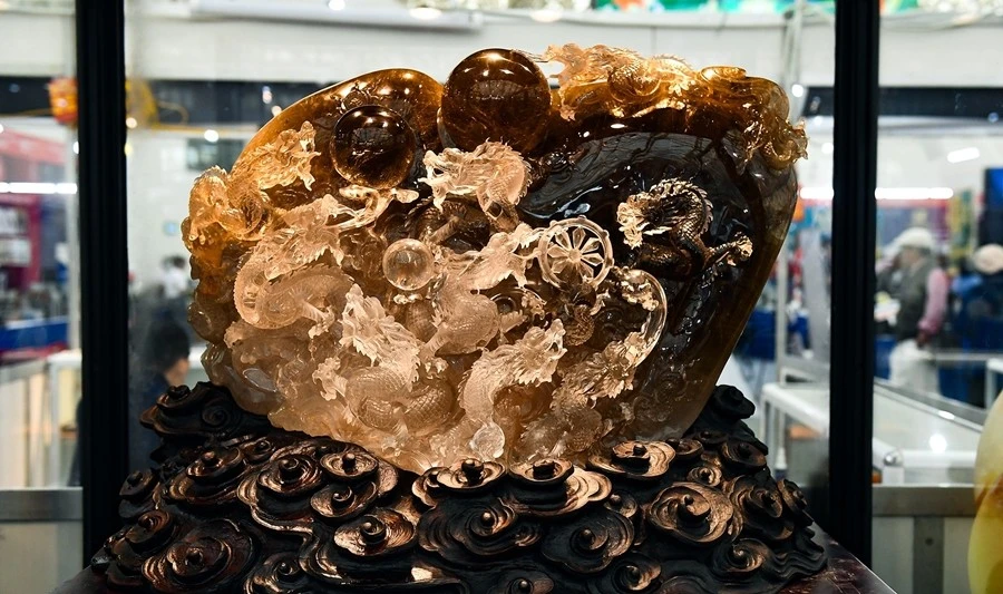 Cận cảnh gian hàng đá quý tiền tỷ tại Hội chợ Mùa Thu 2025