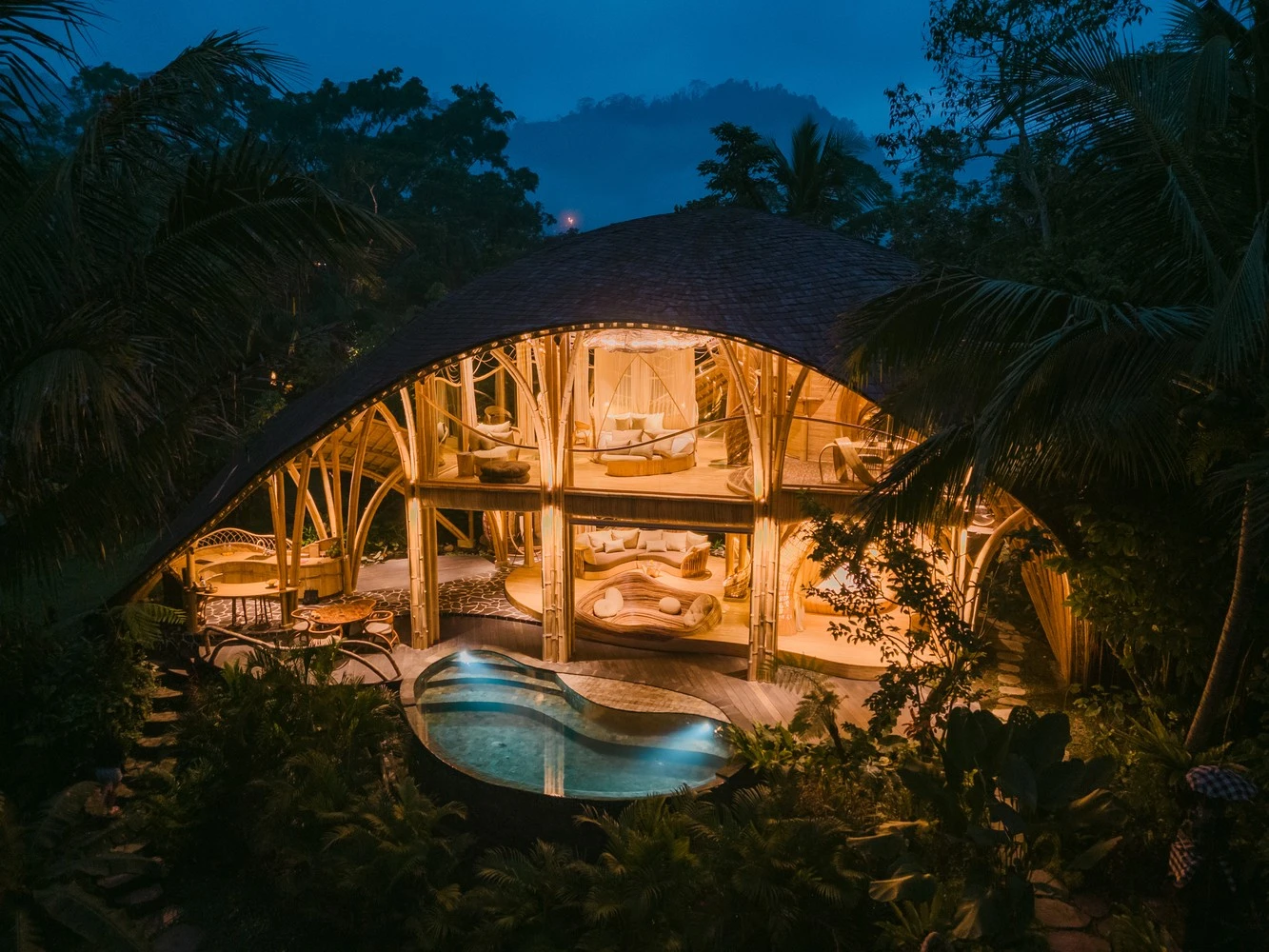 Biệt thự nghỉ dưỡng bằng tre độc đáo giữa rừng nhiệt đới