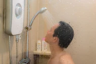 Tắm bồn vào mùa đông có thể ảnh hưởng đến chức năng sinh sản nam giới