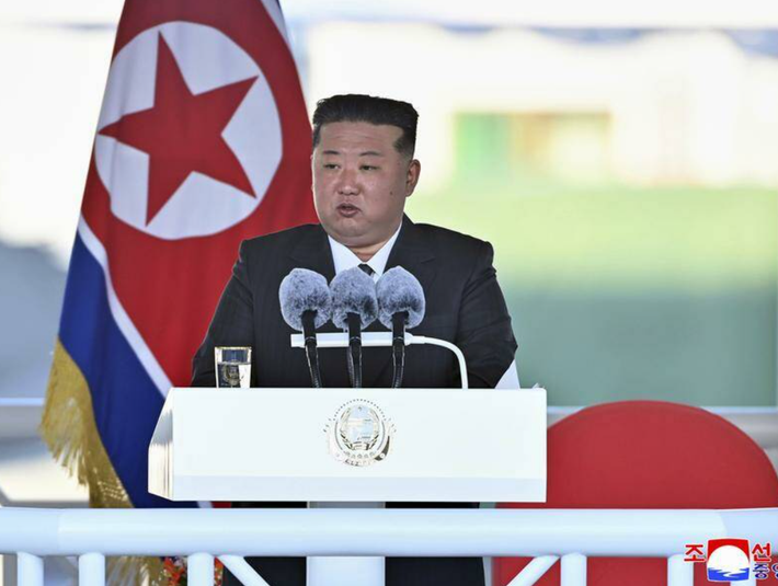 Sự cố này đã khiến nhà lãnh đạo Kim Jong-un tức giận, gọi vụ việc này là một tai nạn nghiêm trọng và là hành vi phạm tội do sự bất cẩn, vô trách nhiệm và không thể dung thứ, nó gây ra "sự sụp đổ" về phẩm giá của quốc gia và lòng tự trọng của nước nhà”. Ảnh: @KCNA.