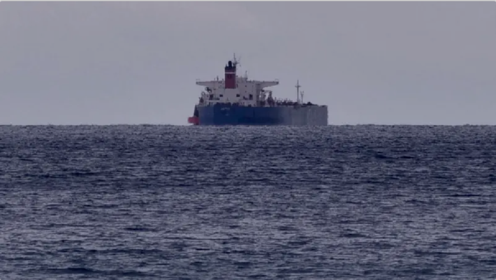 Theo dữ liệu từ Marine Traffic, ngày 14/5, chiếc Jaguar đã thả neo gần cảng Primorsk của Nga. Tàu được đăng ký tại đó dưới cờ quốc gia Gabon ở Trung Phi. Ảnh: Reuters