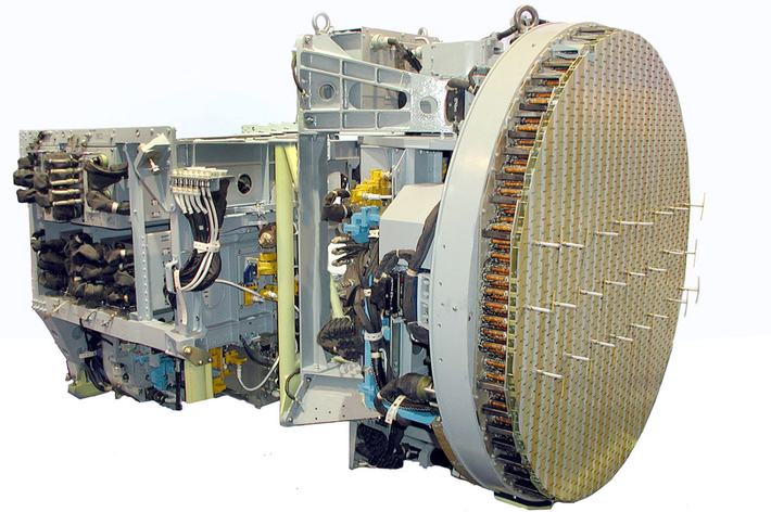 N011M là một trong những radar lớn nhất được tích hợp vào bất kỳ máy bay chiến đấu nào trên thế giới với trọng lượng khoảng 650 kg, và việc thay thế nó bằng một radar mảng quét điện tử chủ động hiện đại (AESA) có thể cải thiện đáng kể khả năng nhận thức tình huống, khả năng nhắm mục tiêu và tiềm năng tác chiến điện tử của máy bay chiến đấu. Ảnh: @ Defence News India.